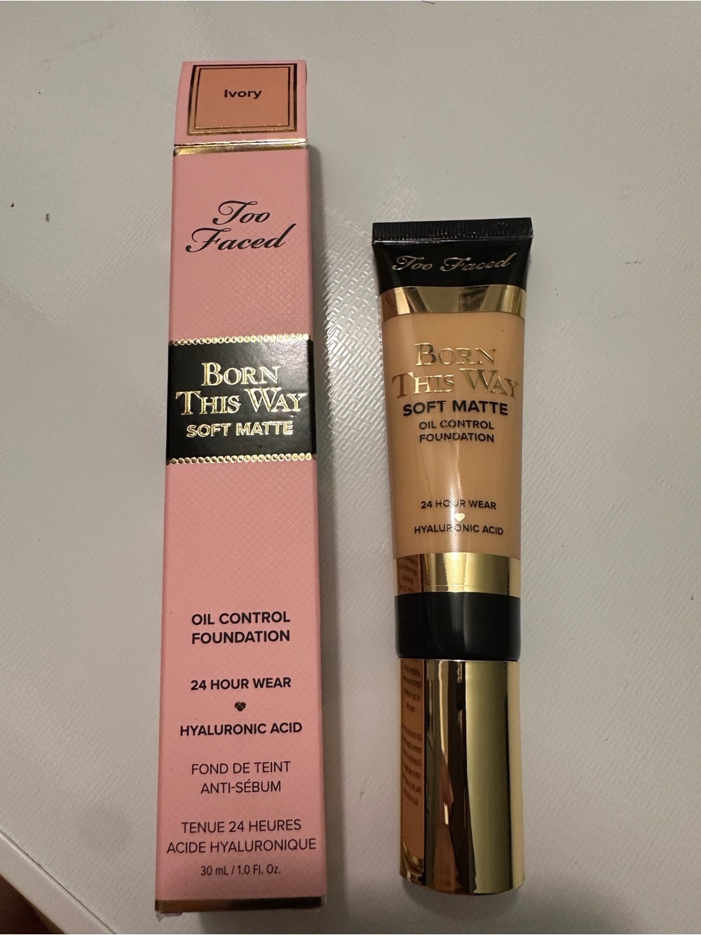 Too Faced Born This Way Soft Matte foundation - Ivory
